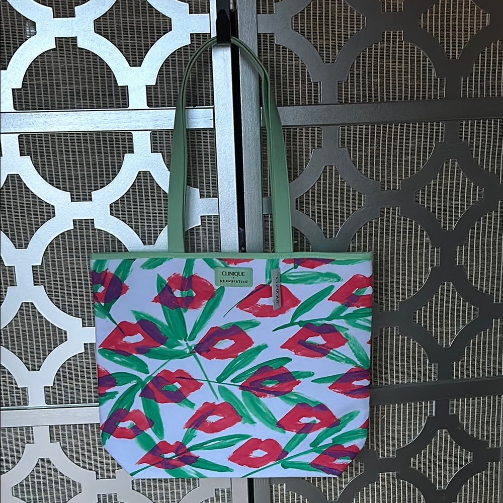 NWT Clinique Green and White Tote Bag with Geometric Design